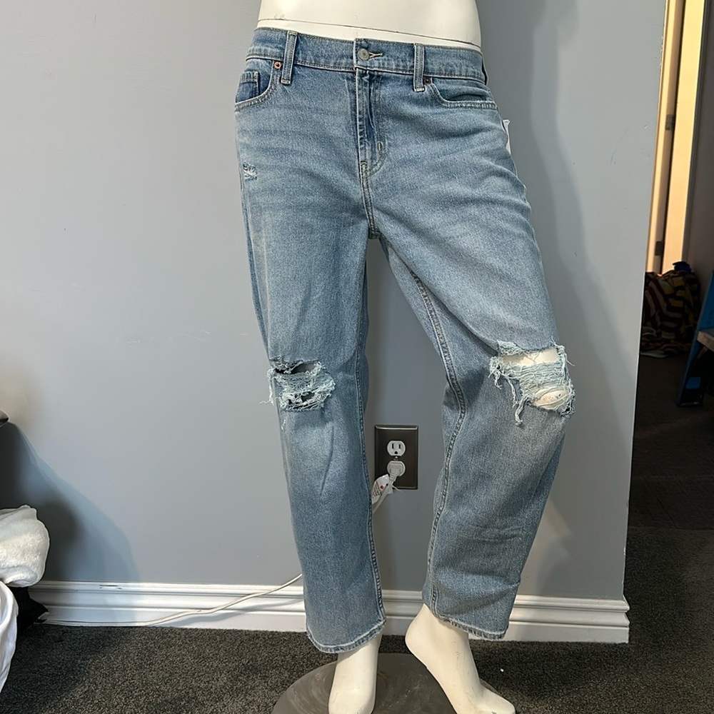 NEW! Old Navy mid-rise boyfriend loose jeans size 6,
NWT. Missed the return time